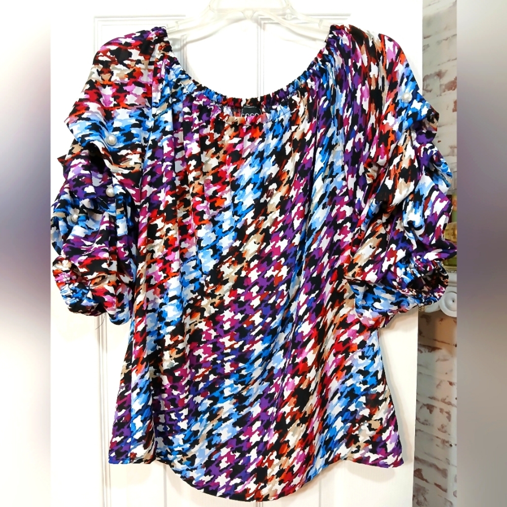 Coco Bianco Houndstooth Blouse with Pearl   Detail